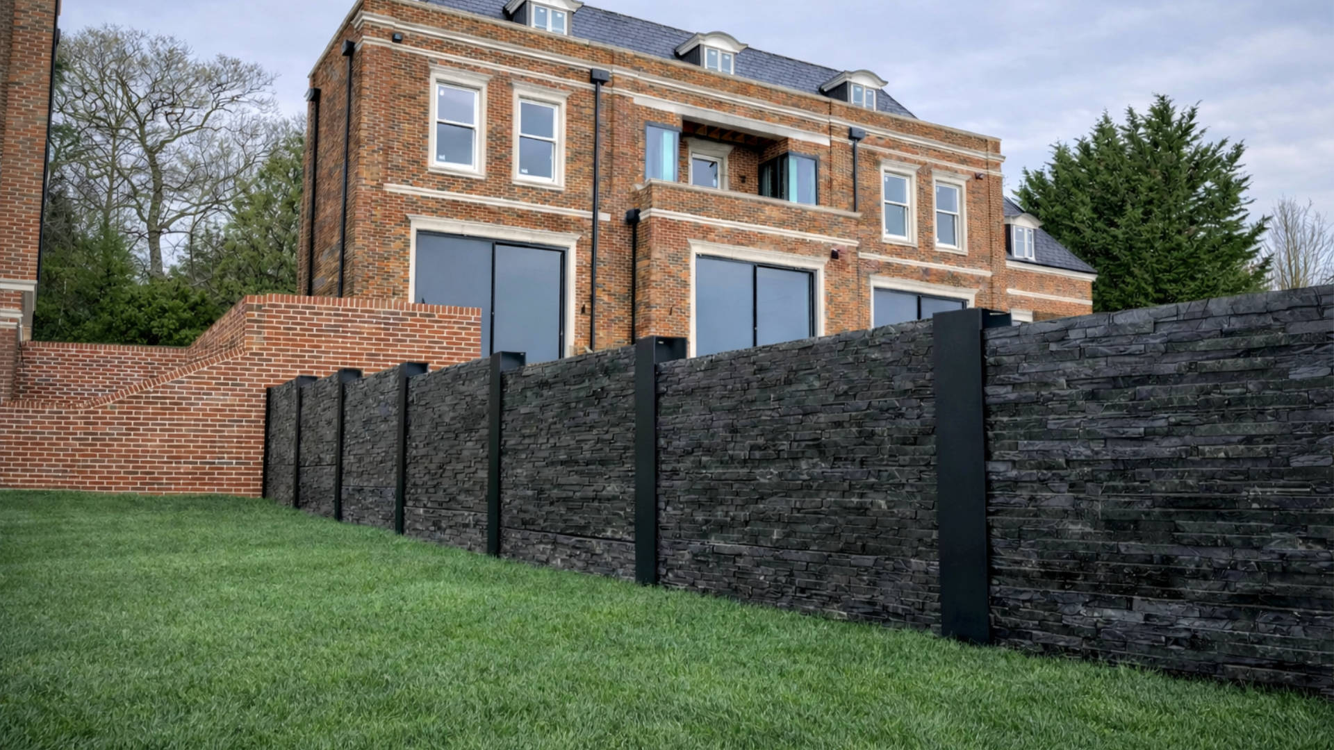 Slate effect retaining wall